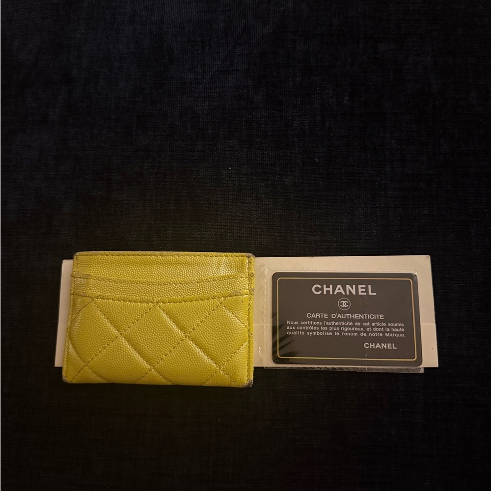 CHANEL Yellow Lambskin Cardholder - Picture 7 of 7